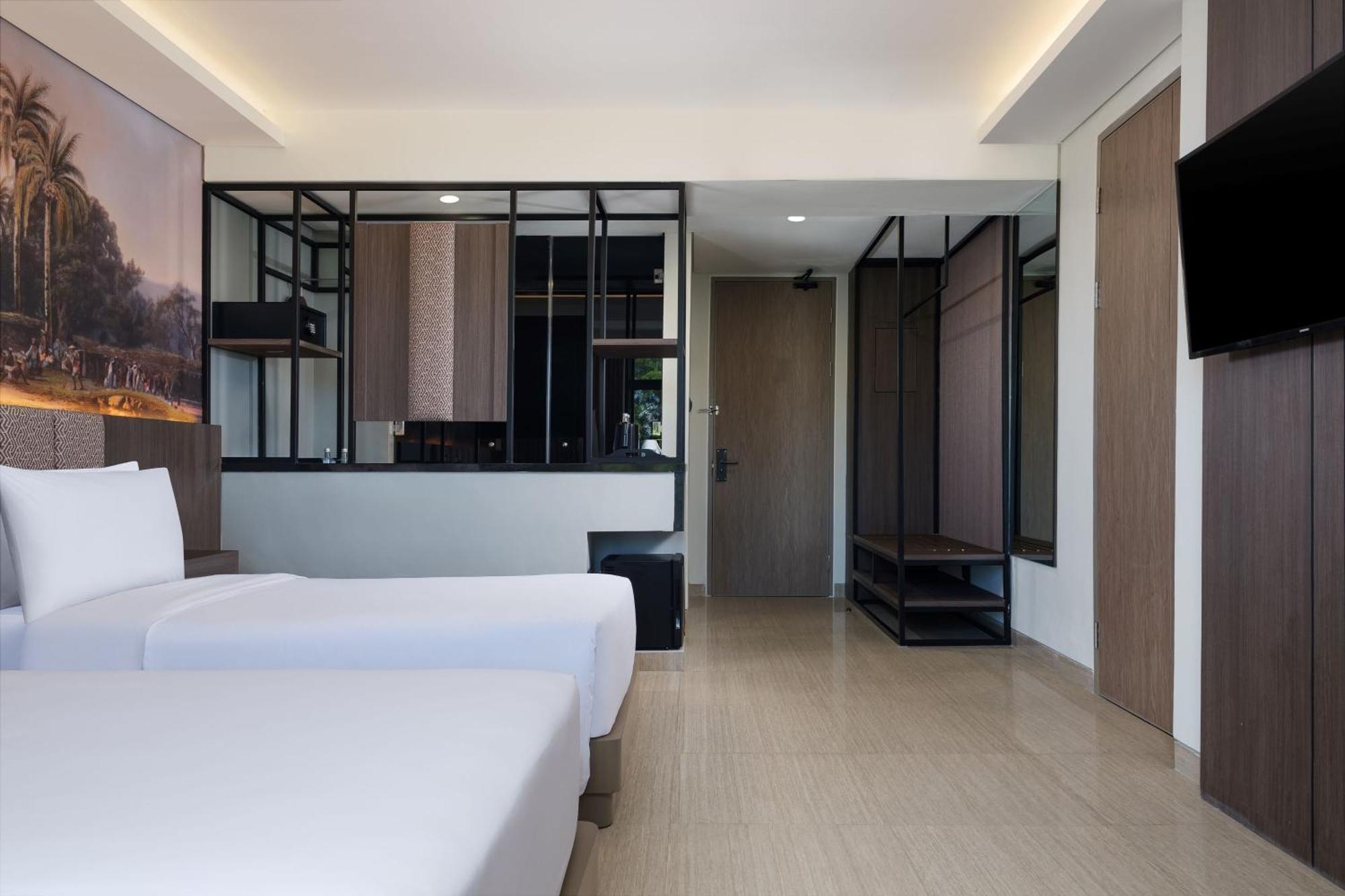 Hotel Santika Blitar Exterior photo