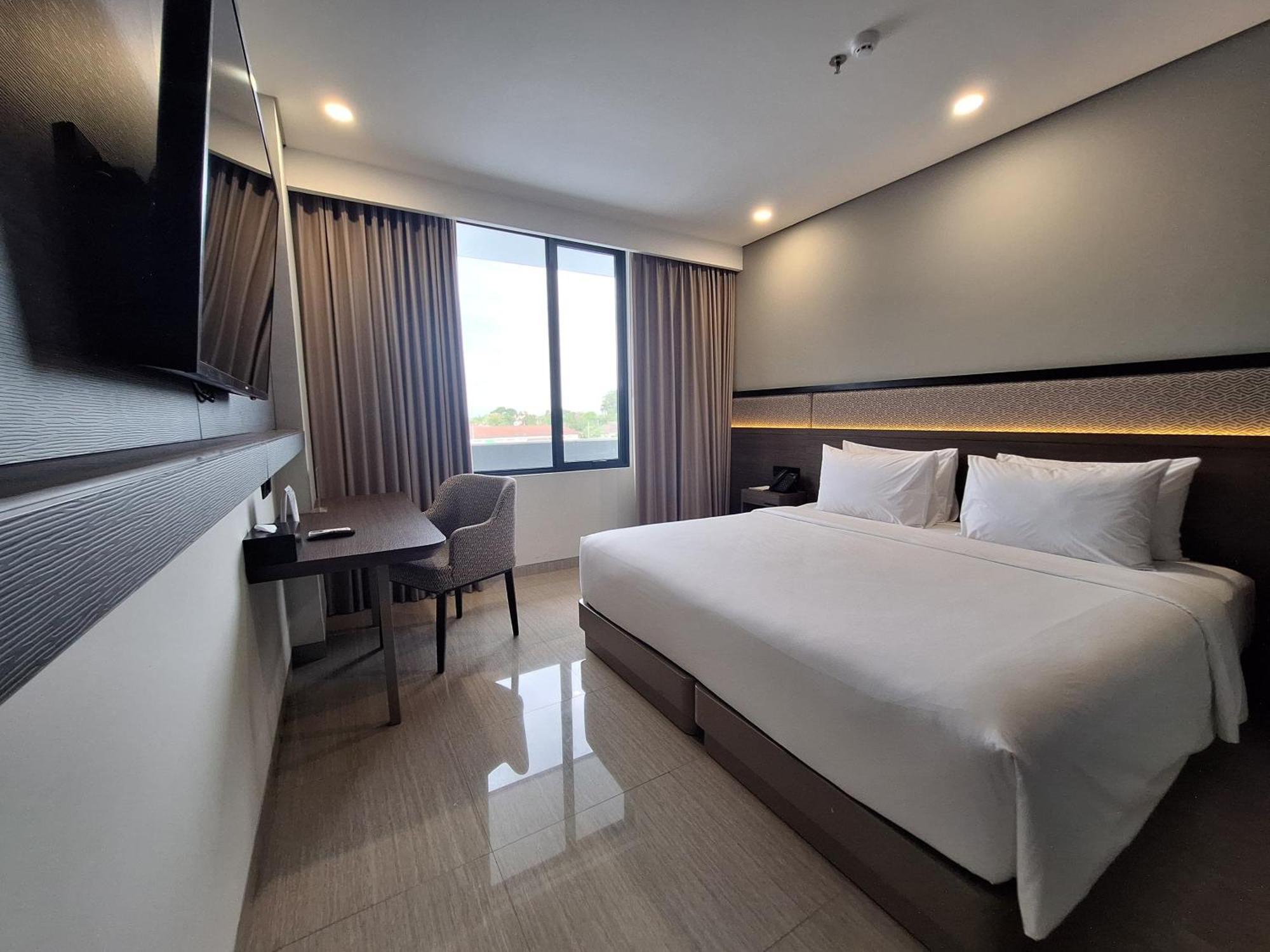 Hotel Santika Blitar Exterior photo