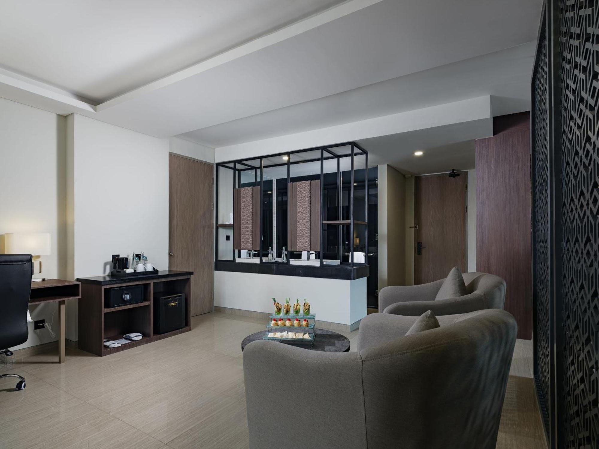 Hotel Santika Blitar Exterior photo