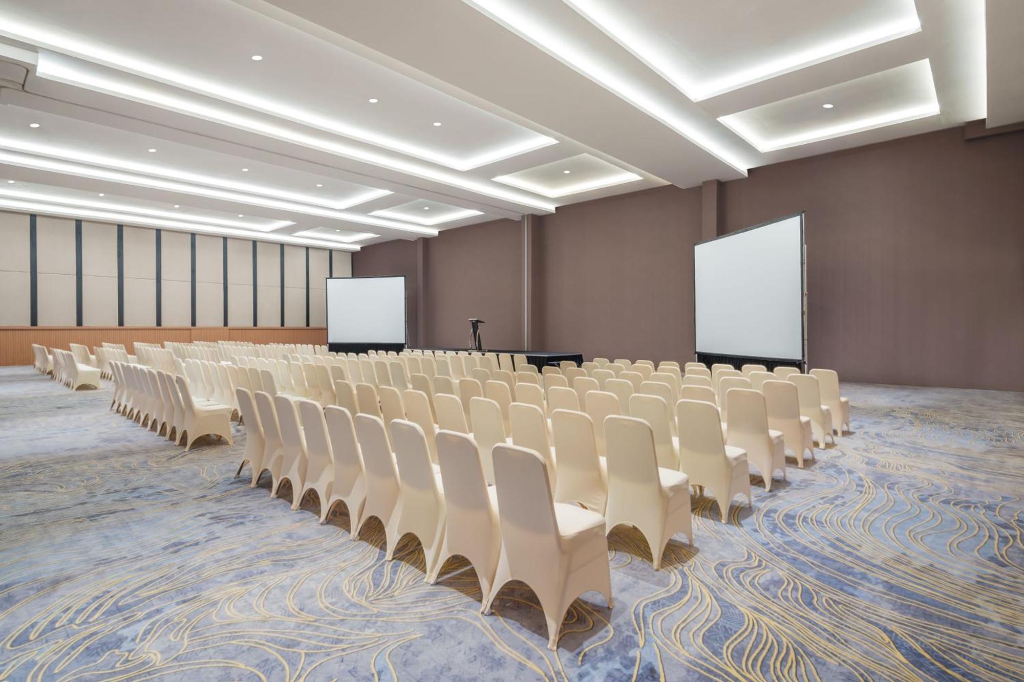 Hotel Santika Blitar Exterior photo