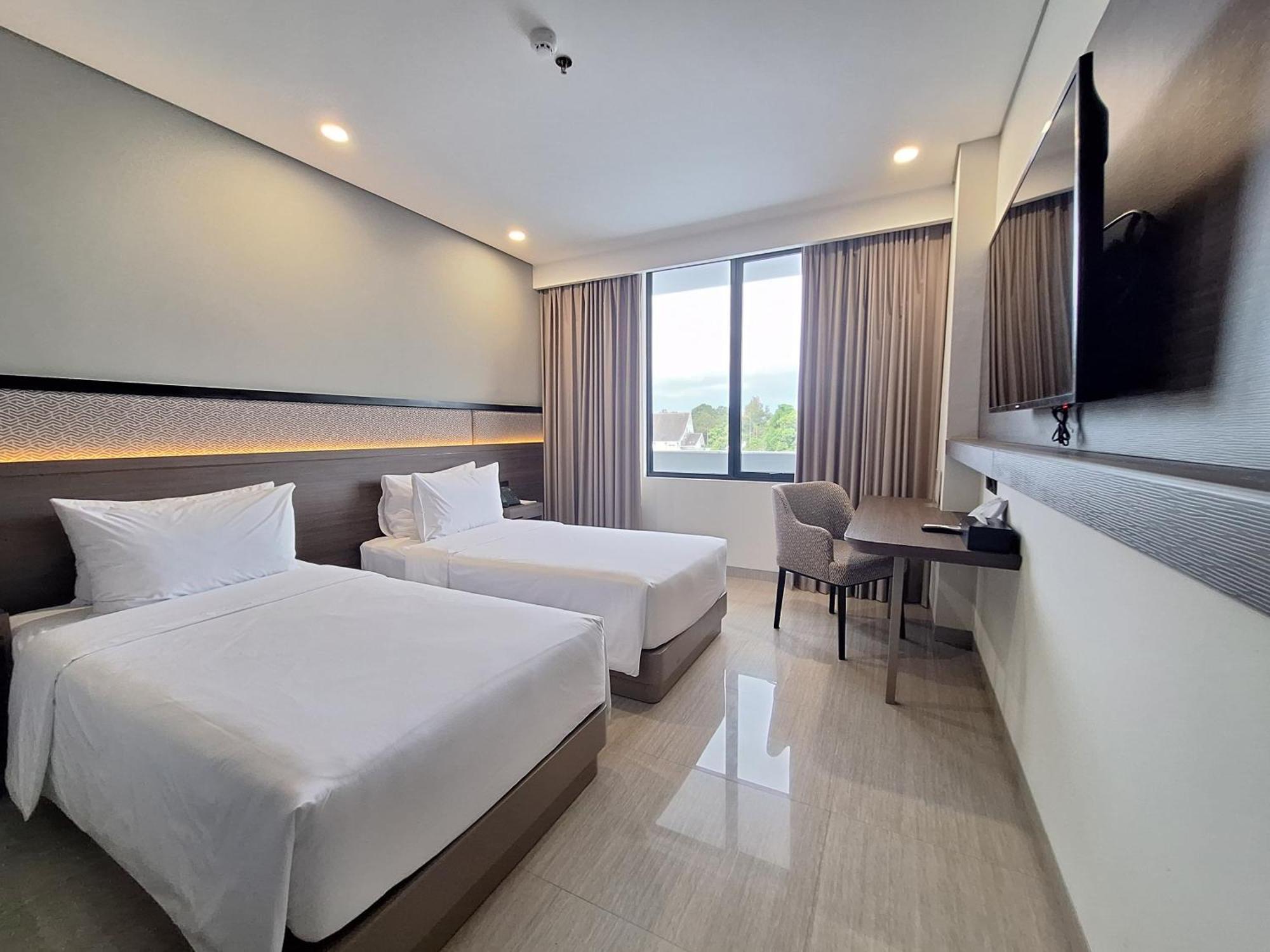 Hotel Santika Blitar Exterior photo
