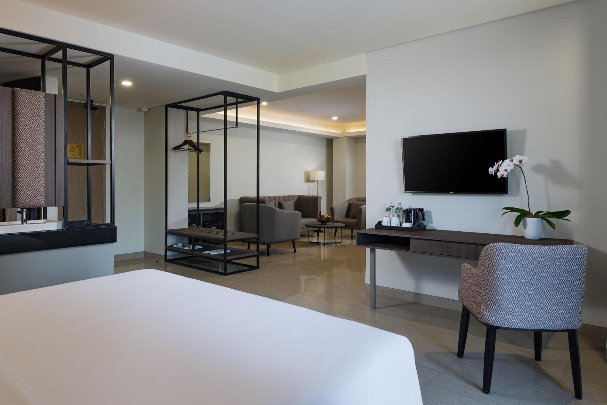 Hotel Santika Blitar Exterior photo